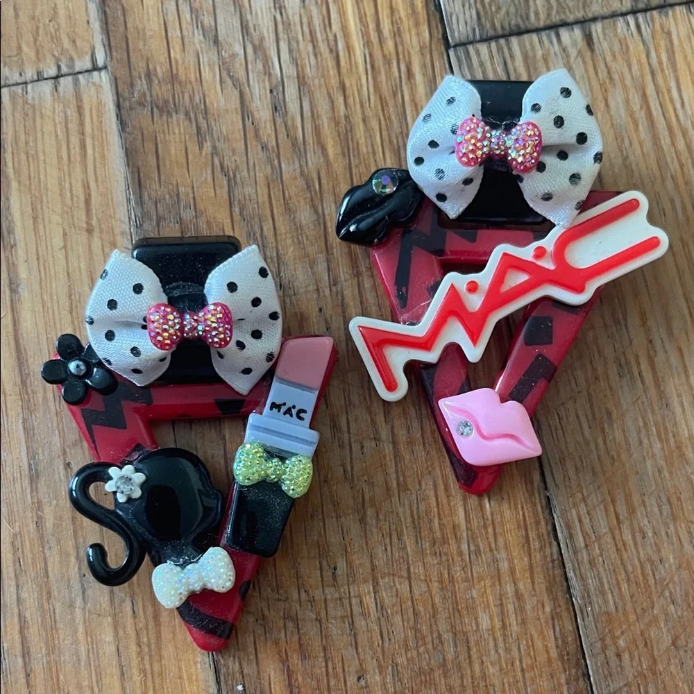 MAC Inspired Red and Black earrings - Picture 1 of 3